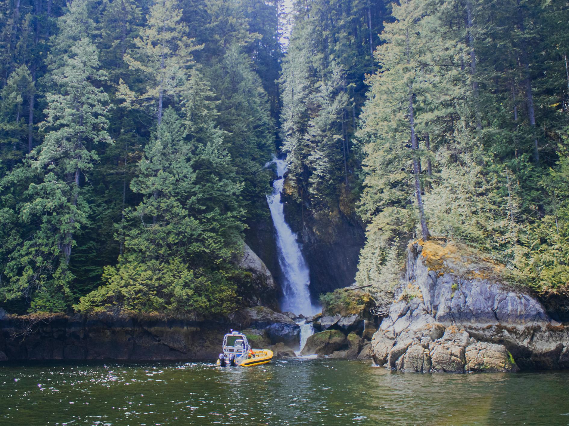 Vancouver: Waterfront Sightseeing Tour – City and Waterfall – Say Nuth Khaw Yum Provincial Park, Canada