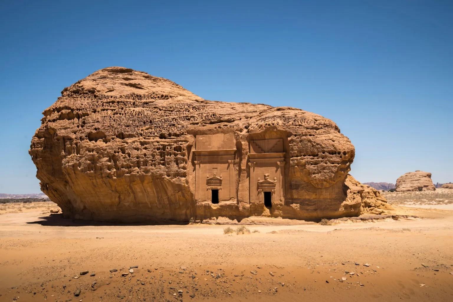 Visiting The Incredible Heritage Site Hegra in AlUla – Saudi Arabia