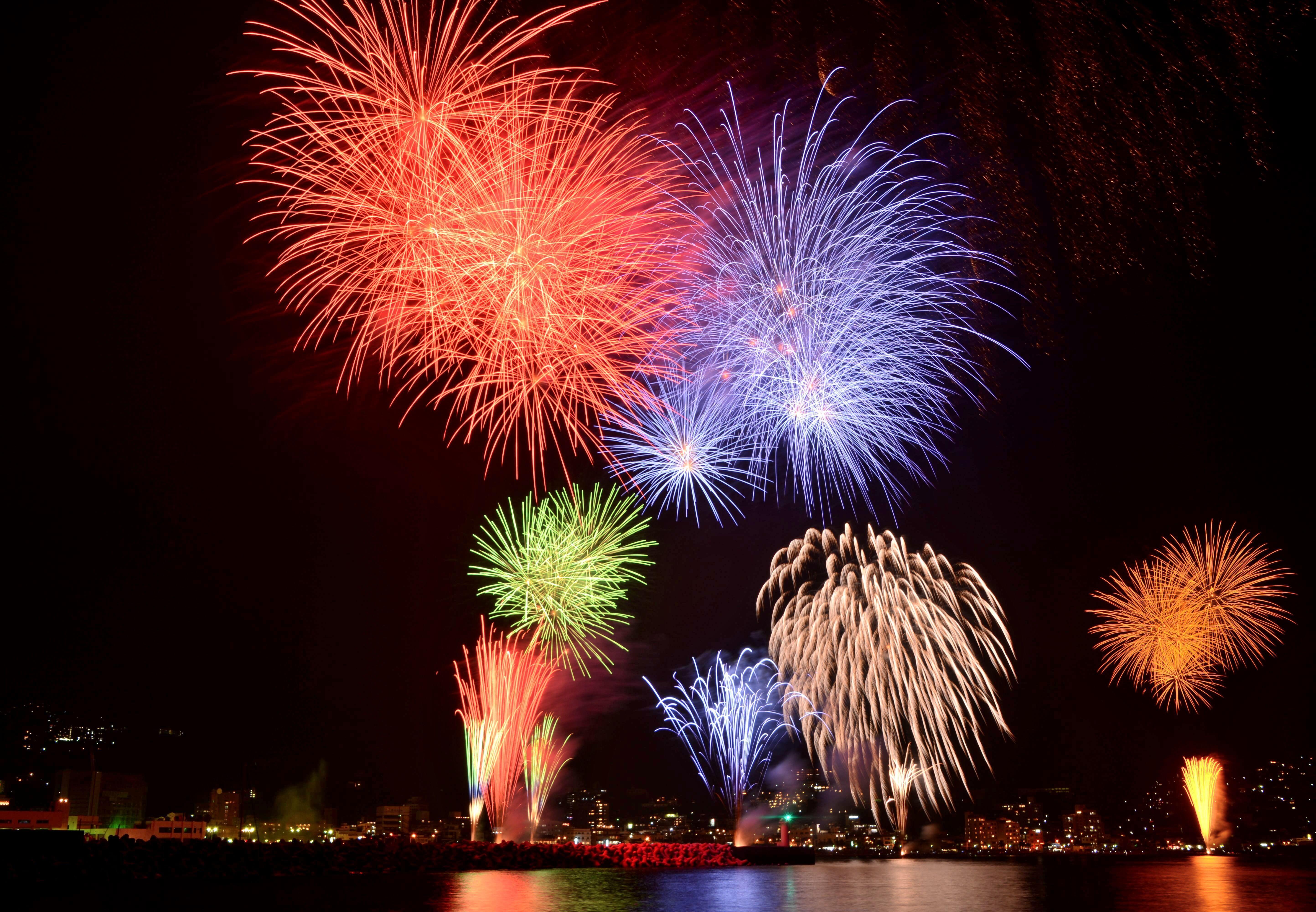 Waikiki Friday Night Fireworks Cruise – Honolulu, Hawaii