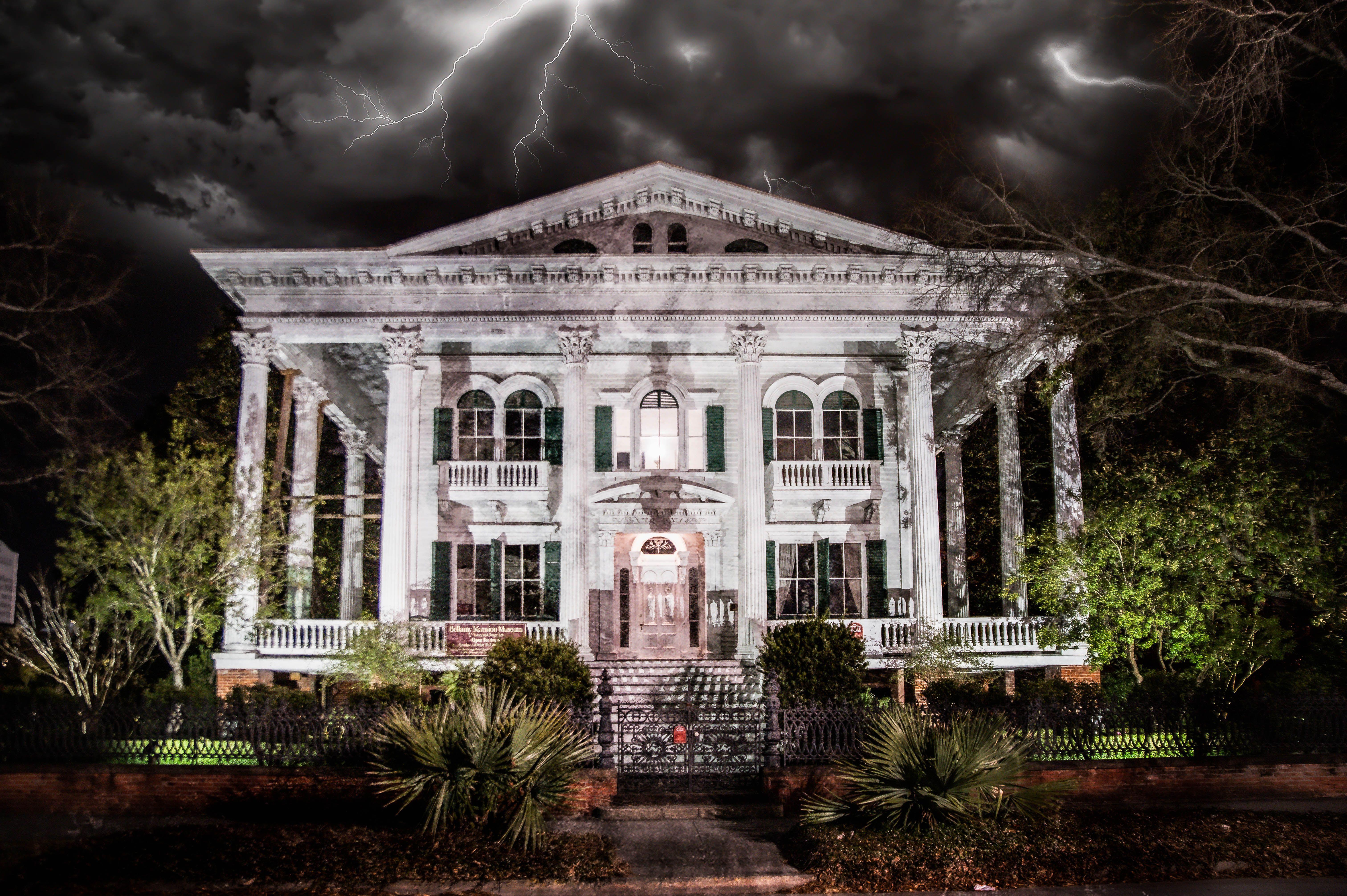 Wraiths & Wicked Whispers: Wilmington Ghost Tour – Wilmington Riverwalk, North Carolina