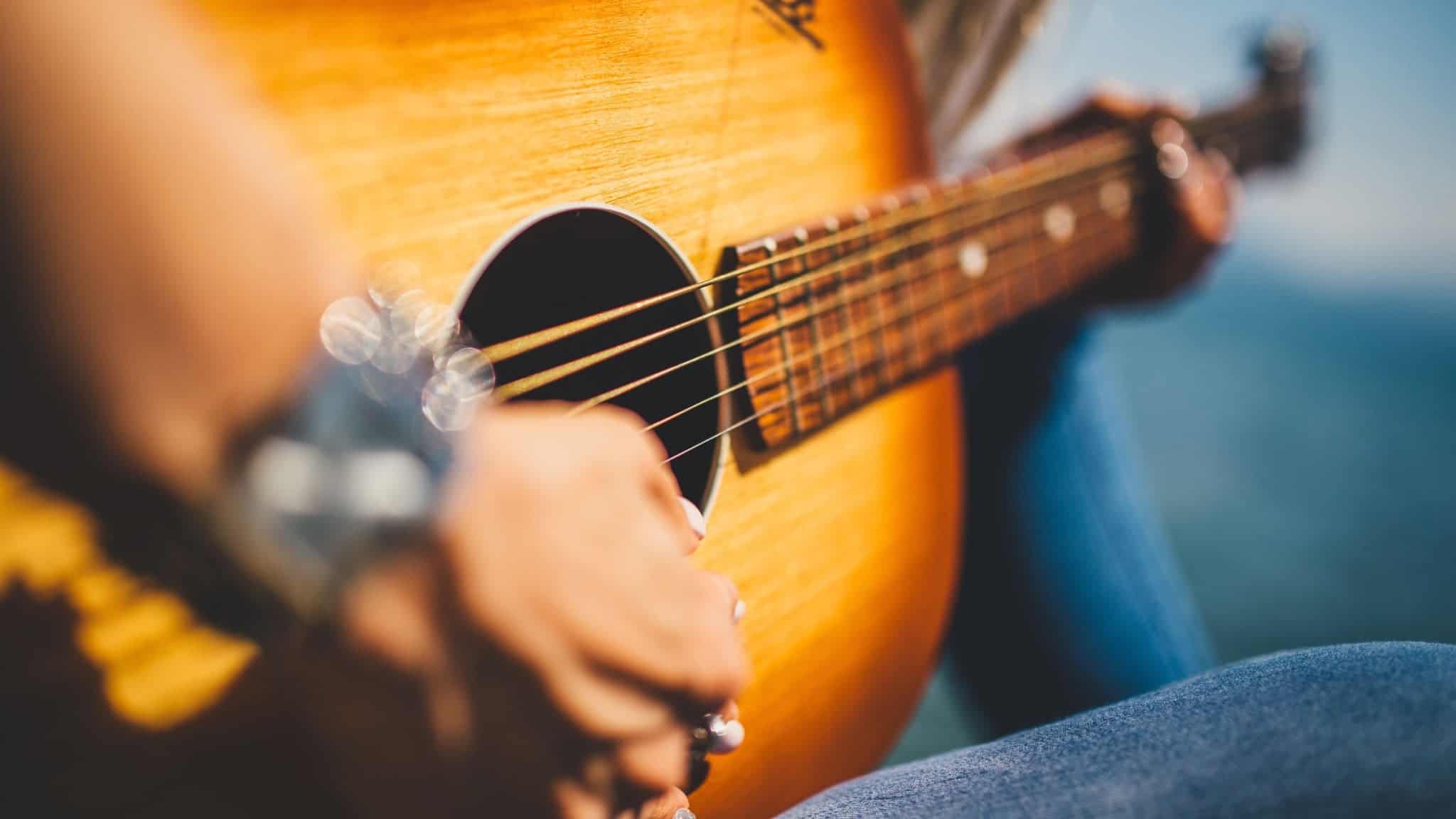 Chris Greiner Performing On the Savannah Dexter Show At Arties Bar and at Artie’s Bar and Grill – Frenchtown, NJ