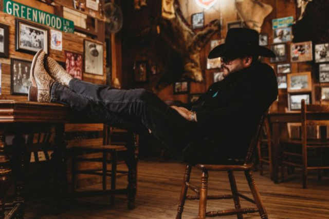 Josh Weathers at Carol’s Pub – Chicago, IL